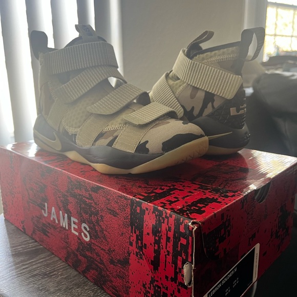 Lebron Soldier size 7